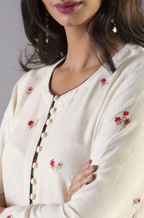 Potli Button, Churidar Neck, Knit Dress Pattern, Simple Kurta Designs, Embroidery On Kurtis, Neck Designs For Suits, Kurti Embroidery Design, Long Kurti Designs, Kurti Neck Designs