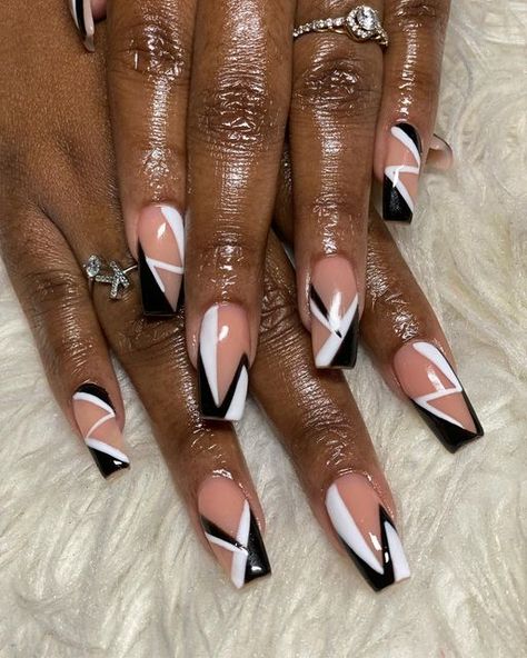 Black And White Checked Nails, Black And White Abstract Nails, Red Black And White Nails, Black And White Nails, Black Nail Designs, Black And White Abstract, Acrylic Nail Designs, Line Design, Nail Artist