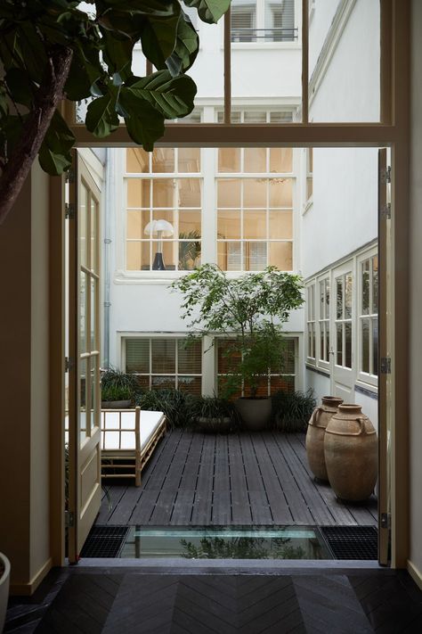 An Amsterdam Canal House Transformed Into 3 Calm & Stylish Apartments — THE NORDROOM Amsterdam Apartment, Riverside House, Amsterdam Houses, Amsterdam Canals, Canal House, Interior Minimalista, Stylish Apartment, Countryside House, Luxury Homes Interior