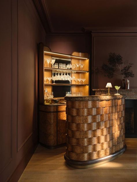 Soho Home Locanda Bar, Dark Emperador Marble Soho House Bar, Moody Speakeasy Room, Home Whisky Bar, Soho House Interiors, Moody Bar, Dark Wood Interior, Art Deco Bar Cart, Bar Mid Century, Home Lounge Room Bar