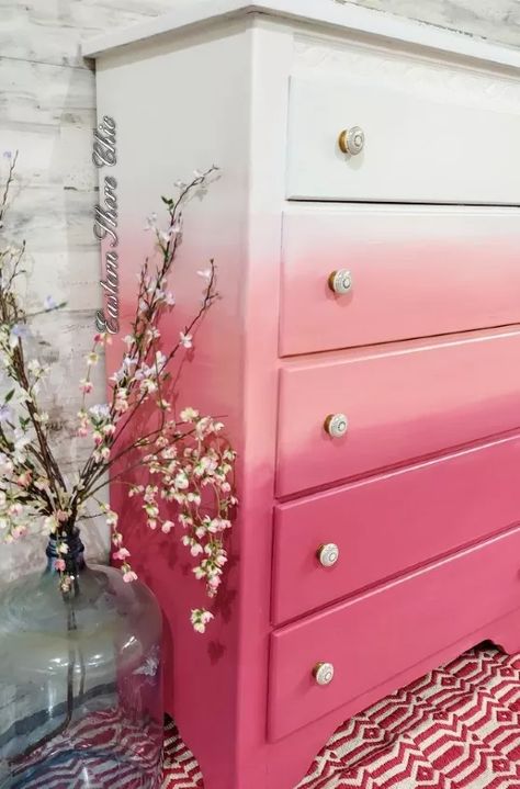 Blending Paint Colors the Easy Way | Hometalk How To Paint Gradient, Hombre Furniture Painting, Blending Paint On Furniture, Pink Ombre Furniture, Ombre Painting Ideas, Ombre Furniture Painting Diy Wood, Ombre Spray Paint Diy, Ombre Furniture Painting Diy, Ombre Furniture Painting