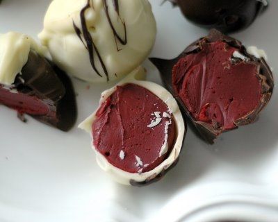 Red Velvet Truffles Bonbon Recipe, Red Velvet Truffles, Bon Bons Recipe, Velvet Recipes, Red Velvet Desserts, Red Velvet Recipes, Hello Sweetie, Cold Cream, Pure Vanilla