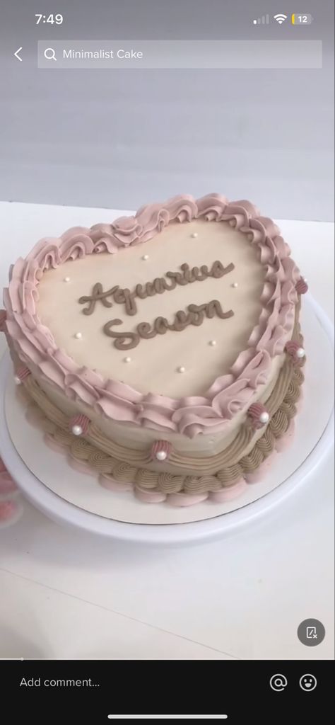 Aquarius Aesthetic Cake, Heart Birthday Cake Aquarius, Aquarius Birthday Ideas, Aquarius Bday Cake, Aquarius Cake Ideas, Aquarius Cake Aesthetic, Aquarius Heart Cake, Aquarius Szn Cake, Aquarius Baby Cake