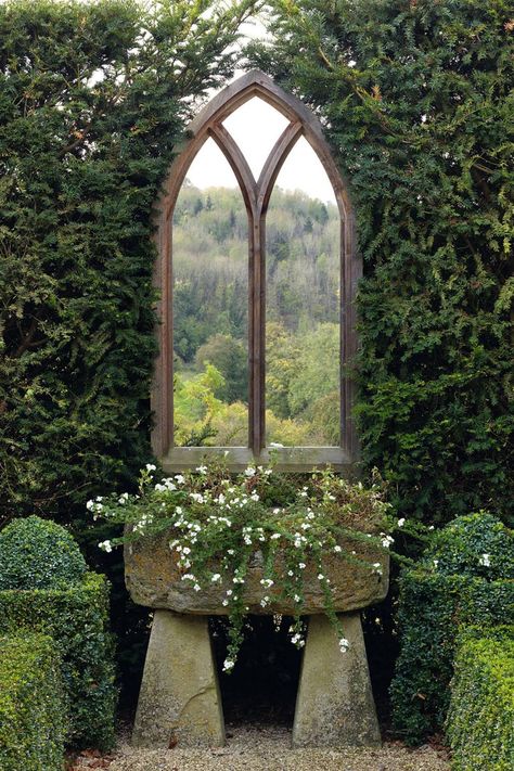 Gray Cottage, Traditional Garden Design, Country Cottage Garden, English Garden Design, Country Garden Decor, Flowers Growing, Garden Mirrors, English Country Gardens, Garden Types