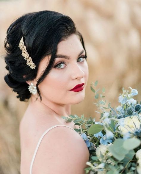 Wedding makeup 2021: relevant trends Wedding Makeup For Blue Eyes Red Lips, 1950s Wedding Makeup, Christmas Wedding Makeup Brides, Red Lip Wedding Look, Fall Wedding Makeup For Bride Blue Eyes, Edgy Bridal Makeup, Red Lipstick Wedding Makeup, Wedding Makeup Bold Lip, Retro Wedding Makeup