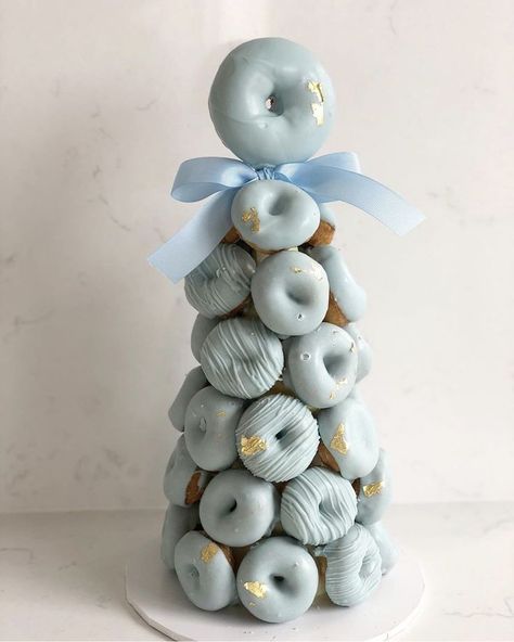 Mini Donut Tower Birthday, Mini Donut Tower, Donut Tower Birthday, Donat Tower, Donut Towers, Recipe Donut, Donut Aesthetic, Macaroon Tower, Donut Birthday Cake