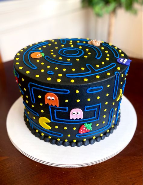 Pac Man Cake Ideas, Pacman Birthday, 80s Cake, Pac Man Cake, Mulan Birthday, Man Cakes, Birthday Cake Designs, Video Game Cakes, Man Cake