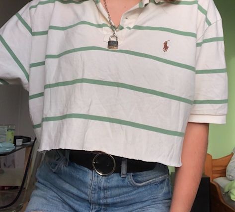 cropped polo shirt and mom jeans Crop Polo Shirt Outfit, Polo Shirt Crop Top Outfit, Collared Crop Top Outfit, Crop Top Polo Outfits, Aesthetic Polo Outfits, Croptop Polo Outfit, How To Style A Polo Shirt Women, Cropped Polo Shirt Outfit, Crop Polo Outfit