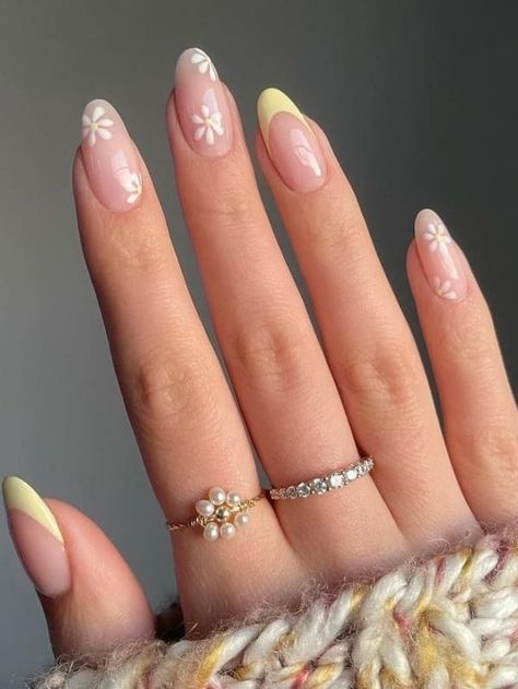 Spring Nail Polish Colors, Swirl Nail Art, Yellow Nails Design, Yellow Nail, Nails Yellow, Lavender Nails, Daisy Nails, Summery Nails, Flower Nail Designs