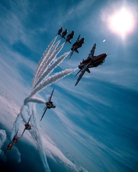 Have a great evening ✌🏼 @rafredarrows @royalairforceuk  #worldofpilots #military #aviation #militaryaviation #wearenato… Photo Avion, Raf Red Arrows, Flying In The Sky, Air Flight, Military Jets, Red Arrow, Jet Plane, Fighter Pilot, Aviation Art