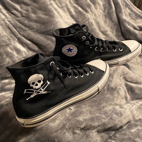 Jackass Converse All Star - NEW Converse Shoes High Top, Mens Grunge, Cool Converse, Converse Design, Fire Clothes, Silly Clothes, Custom Shoes Diy, Earthy Outfits, Men's Converse