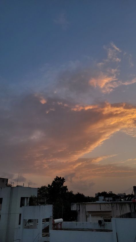 #sky #clouds #sunset #aesthetic Real Clouds Sky, Sky Pictures Real Life Clouds, Sky Pictures Real Life, Sky Videos, Sky Gif, Positive Quotes Wallpaper, Clouds Sunset, Snap Streak, Sky Pictures