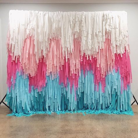 Piñata Party, Diy Backdrop Stand, Diy Streamers, Trunk Party, Planning A Baby Shower, Baby Delivery, Streamer Backdrop, Fringe Backdrops, Party Hire