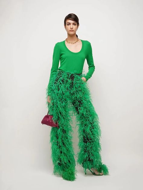 A MODEL shows off a pair of £12,000 feathered trousers that look like TV puppet Orville. Fashion brand Bottega Veneta’s ostrich feather design has also been likened to fake grass. Shocked buyers suggested they looked like the Grinch, Oscar the Grouch from Sesame Street or a Fraggle. The soft denim feather pants feature classic black […] Feather Pants, Statement Jeans, Oscar The Grouch, Ostrich Feather, Feather Design, Ostrich Feathers, Bottega Veneta, Classic Black, Lace Skirt