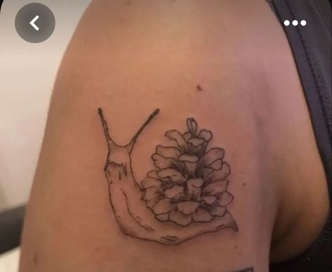 Outdoors Tattoo Ideas, Tattoo Earthy, Tattoos Knee, Snail Tattoo, Aesthetic Tattoo Ideas, Earthy Tattoos, Unique Tattoo Ideas, 20 Aesthetic, Bug Tattoo