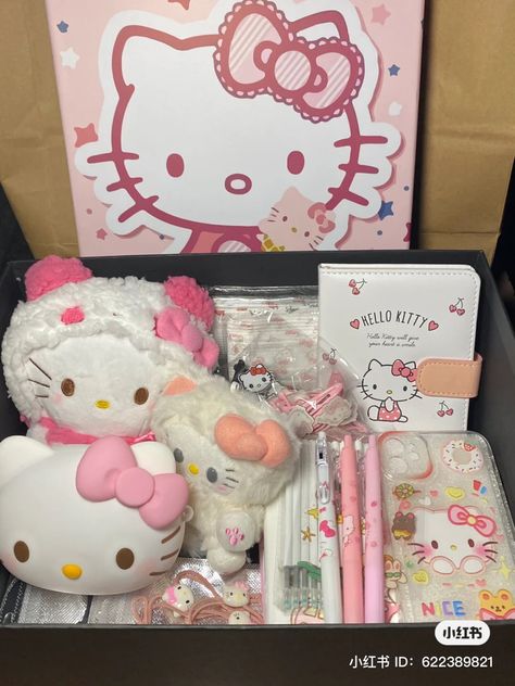 Valentines Baskets, Creative Easter Baskets, Money Wallpaper Iphone, Hello Kitt, Valentine Baskets, Birthday Basket, Hello Kitty Accessories, Birthday Gift Baskets, Gift Inspo