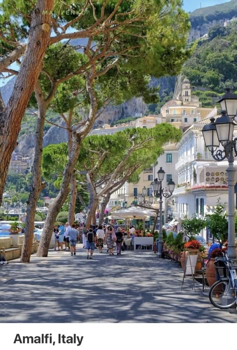 Italy Street, Beautiful Places To Travel, Europe Destinations, Beautiful Places To Visit, Positano, Travel Inspo, Amalfi Coast, Places Around The World, Holiday Travel