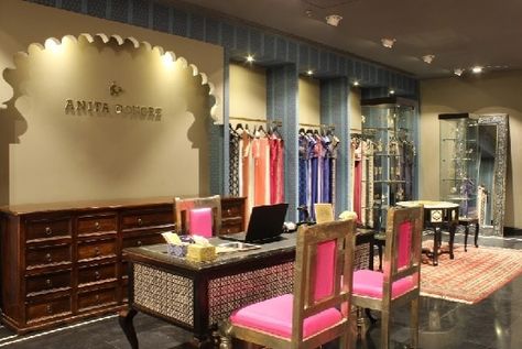 Indian Boutique Interior, Boutique Interior Design Indian, Boutique Shop Interior, Botique Interiors, Clothing Boutique Interior, Interior Design Indian, Retail Store Interior Design, Clothing Store Interior, Store Design Boutique