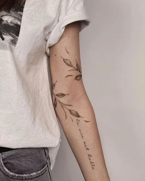 50 Amazing Olive Branch Tattoo Designs With Meaning - On Your Journey Olive Branch Tattoo Meaning, Tattoo Brazo Mujer, Olive Tree Tattoos, Modern Body Art, Tattoo Designs With Meaning, Botanical Tattoo Design, Olive Tattoo, Athena Tattoo, Designs With Meaning