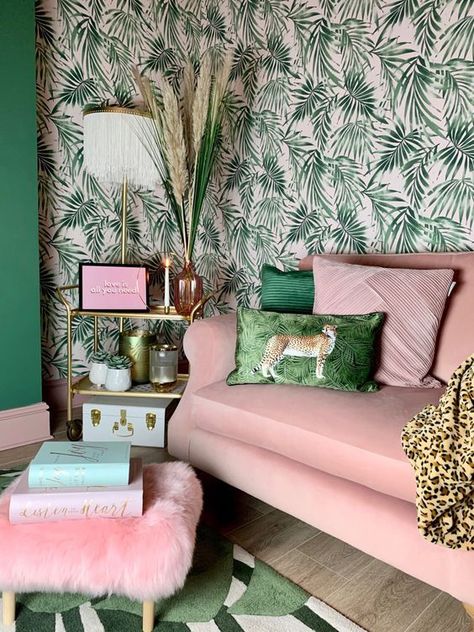 Rosa Sofa, Pink Living Room, Green Rooms, Wallpaper Living Room, Green Wall, Aesthetic Room Decor, My New Room, Room Decor Bedroom, New Room