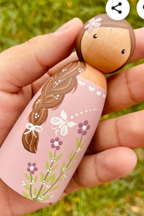 Diy Wooden Peg Dolls, Wood Peg Dolls Diy, Painted Peg People, Painted Peg Dolls, Wooden Peg Doll Ideas, Easter Peg Dolls, Peg Doll Hair, How To Paint Peg Dolls, Peg People Diy