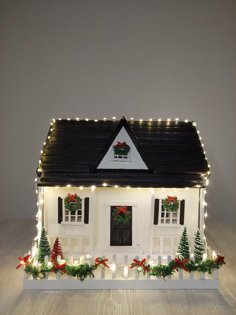 Little Christmas Houses Diy, Paper Mache Christmas House, Mini Christmas Houses Diy, Painted Christmas Houses Diy, Diy Mini Christmas Village, Painted Christmas Houses, Wooden Christmas Houses Diy, Diy Christmas Houses, Christmas Houses Diy