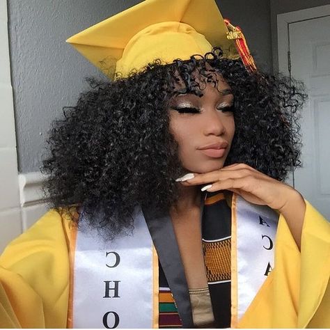 ✉️ Business & Promotion Inquiries ONLY : BombshellsOnly@gmail.com we do NOT accept submissions Graduation Cap And Gown, Graduation Hairstyles, Pelo Afro, Jessica Rabbit, Cap And Gown, Curly Girl, Graduation Cap, Black Girls Hairstyles, Brown Skin