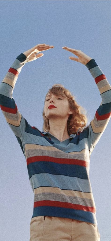 Taylor Swift Photoshoot, Multicolor Sweater, Tv Icon, Estilo Taylor Swift, Taylor Swift 1989, Red Taylor, Taylor Swift Album, Taylor Swift Wallpaper, Long Live Taylor Swift