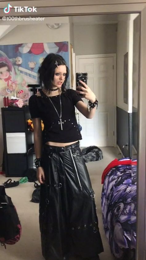 Goth Outfits Pants, Alt Emo Outfits, Mallgoth Outfits, Txt Concert Outfit Ideas, Mall Goth Fashion, Goth Summer Outfits, Summer Goth Outfits, Alt Summer Outfits, Cottage Core Vibes