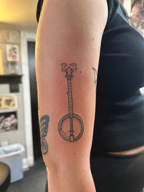 Small Banjo Tattoo, Traditional Banjo Tattoo, Folk Music Tattoo, Appalachia Tattoo Ideas, Banjo Tattoo Ideas, Appalachia Tattoo, Banjo Tattoo, Tats Ideas, Music Notes Tattoo