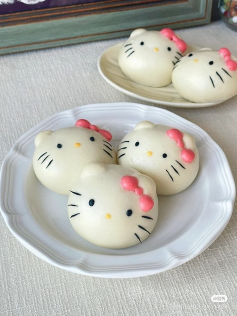 Hello Kitty Snacks, Sanrio Food, Kitty Cafe, Kitty Cake, Kawaii Cooking, Cute Baking, Pretty Dessert, Hello Kitty Cake, Cute Snacks