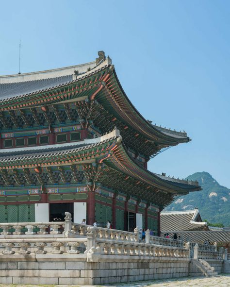 Why You Shouldn'T Visit Gyeongbokgung Palace 2 Korean Culture Art, Places To Visit In Seoul, Korean Palace, House For Sell, Houses For Sale Near Me, Ancient Korea, South Korea Photography, Gyeongbokgung Palace, Seoul Korea Travel