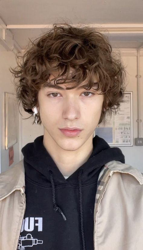 Daniel Millar, Long Curly Hair Men, Men Haircut Curly Hair, Curly Hair Tutorial, Boys With Curly Hair, Haircuts For Wavy Hair, Corte De Cabelo Masculino