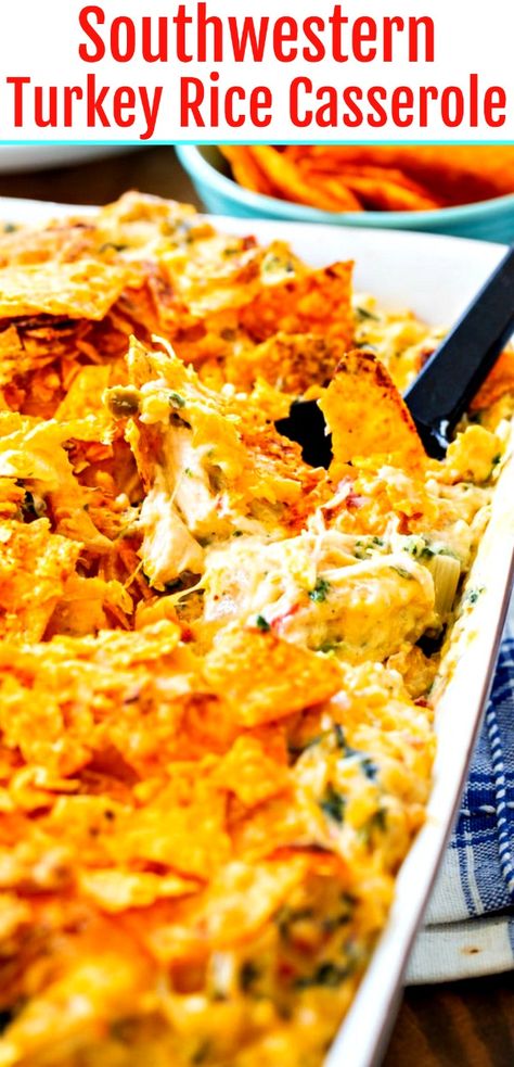 Southwestern Turkey Rice Casserole- a great way to use up leftover turkey. Turkey Rice Casserole, Cream Spinach, Turkey Rice, Halloween Food Appetizers, Turkey Casserole, Cheesy Casserole, Leftover Turkey Recipes, Southern Kitchen, Green Chiles