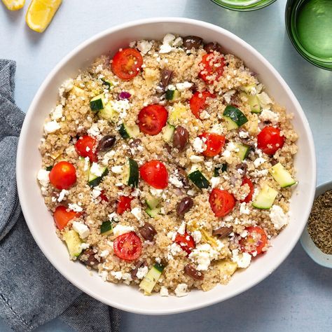 Greek Quinoa Salad Filling Vegetarian Meals, Quinoa Side, Quinoa Side Dish, Grain Salad Recipes, Greek Quinoa, Greek Quinoa Salad, Quinoa Salad Recipe, Greek Cheese, Simple Dinners