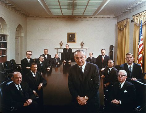 Ww2 Leaders, Lyndon Johnson, Lyndon B Johnson, Futuristic Home, Historical People, Portrait Pictures, Alternate History, American Presidents, Bill Clinton