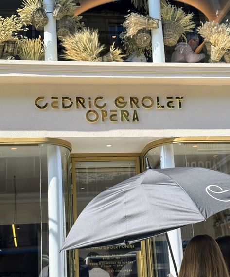 Paris Aesthetic Cafe, Paris Cafes Aesthetic, Cedric Grolet, Cedric Pollet, Cafe Carrousel Paris, Cedric Grolet Opera, Cedric Grolet Patisserie, Traditional French Desserts, Cafe Creme