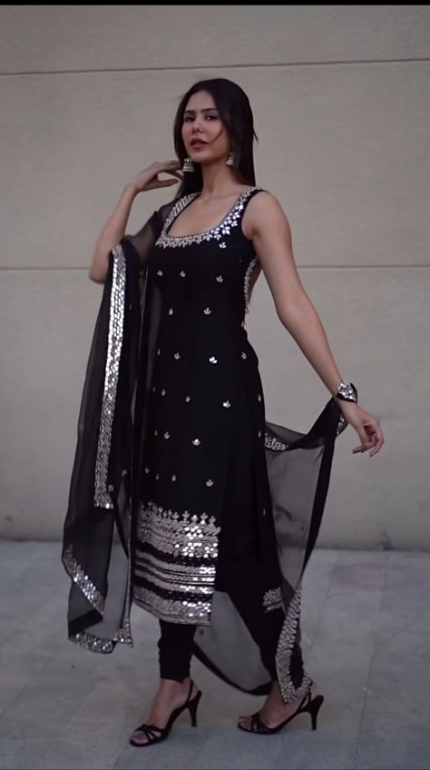 Sonam Bajwa Traditional, Indian Dresses Daily Wear, Sonam Bajwa Indian Outfits, Punjabi Traditional Dress, Wedding Guest Looks Indian, Sonam Bajwa Suits, Black Indian Suit, Black Punjabi Suit, Dhoti Dress