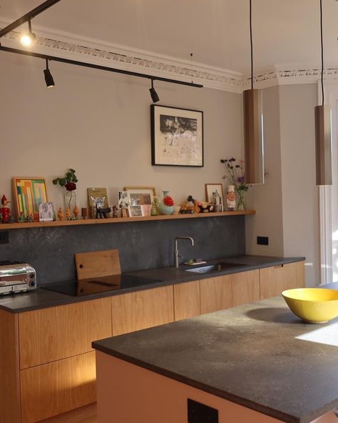 . Natural European oak and powder pink linoleum kitchen. What a beautifully warm space. Linoleum is a wonderfully tactile and earthy material and the colours are unmatched. Order a sample at the link in our profile or book a visit with us to see for yourself #forbolinoleum #pinkkitchen #sustainablekitchen #woodkitchen #kitchendesign #kitcheninspiration Cf Instagram, Linoleum Kitchen, Sustainable Kitchen, Kitchen Door, Pink Kitchen, Kitchen Doors, Wood Kitchen, Linoleum, Powder Pink