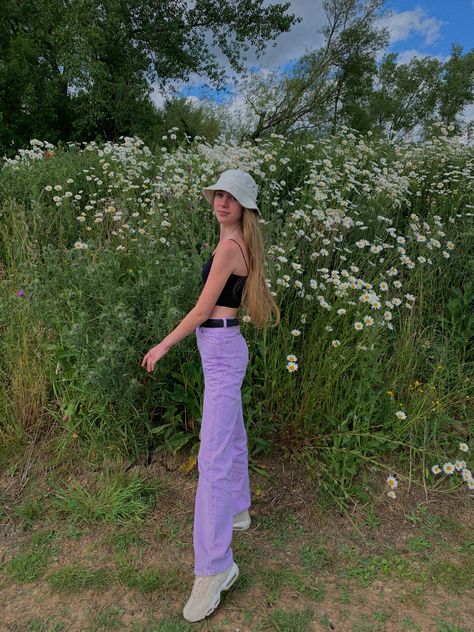 Lilac Jeans Outfit, Lavender Pants Outfit Aesthetic, Lavender Jeans Outfit, Casual Fitted Lavender Pants, Lilac Pants, Lavender Pants Outfit, Lilac Jeans, Trendy Lavender Wide-leg Pants, Lavender Jeans