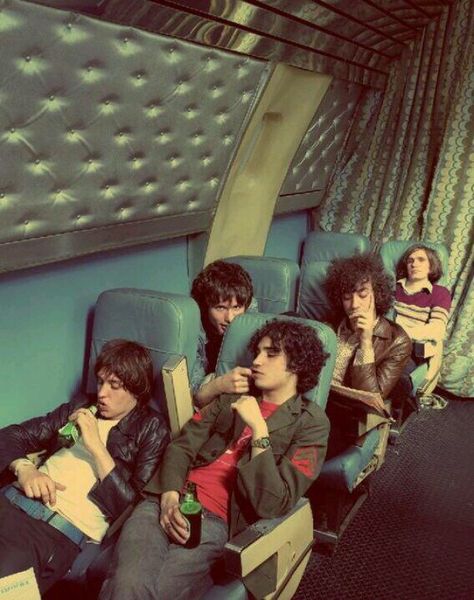 The Strokes!! This is my favorite picture of them Band Cover Photos, The Darkness Band, Rock Bands Photography, The National Band, The Strokes Band, Sugarhigh Lovestoned, The Voidz, Indie Band, Band Photoshoot