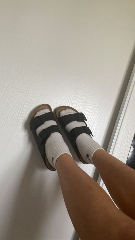 Burken Stocks Shoes, Birkenstocks Aesthetic, Socks And Birks, Birkenstock Aesthetic, Birks And Socks, Birkenstock Socks, Black Birkenstocks, Birkenstock Sandals Outfit, Birkenstock With Socks