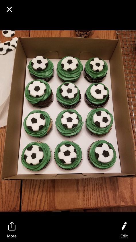 Soccer Cupcakes, Childrens Cupcakes, Soccer Banquet, 5 Birthday, Soccer Birthday, Themed Cupcakes, Football Boys, Birthday Treats, Girls Birthday