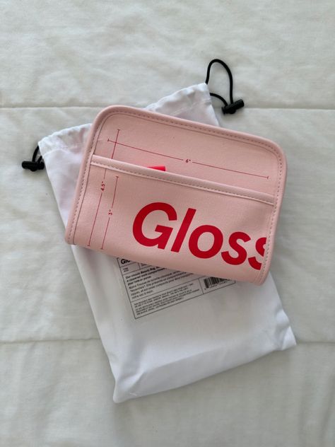 glossier, pink makeup bag Glossier Bag, Glossier Cosmetics, Trending Aesthetic, Mini Makeup Bag, Pink Makeup Bag, Cute Makeup Bags, Glossy Makeup, Small Makeup Bag, Mini Makeup