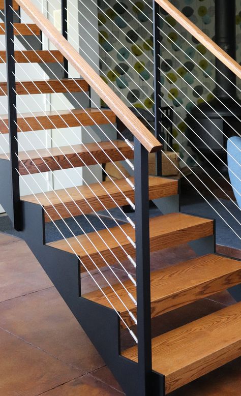 Floating Stairs Modern, Staircase Railing Ideas, Modern Stair Railing Ideas, Stairs Floating, Stairs Railing Design, Railings For Stairs, Modern Staircase Railing, Case Minecraft, Interior Stair Railing