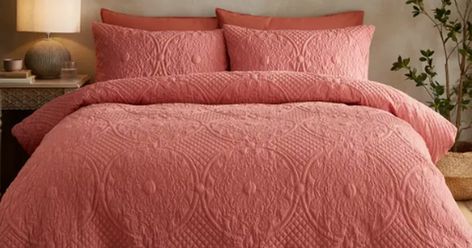 Dunelm no-iron bedding looks chic and expensive - six colours options Pink Bedroom Accessories, Reversible Bedding, Elegant Bedding, Boho Pink, Iron Bed, Bed Curtains, Pink Clay, Bedroom Green, Blue Bedding