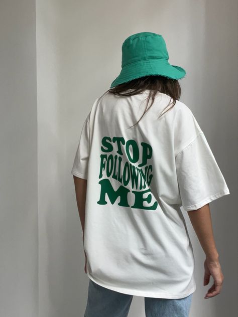 Green Tshirt Outfit, Aesthetic Oversized Shirt, T Shirt Branca, Inspirational Tshirts, T Shorts, Tshirt Fashion, Print Ideas, Aesthetic Shirts, Green Tshirt