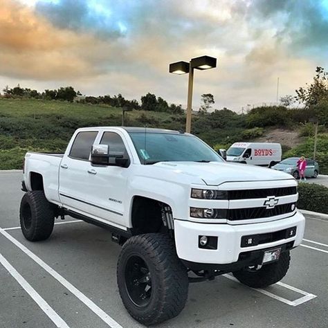 Sweet #powerstroke #liftedtrucks Custom Lifted Trucks, Chevy Diesel Trucks, Trucks Lifted Diesel, Duramax Diesel, White Truck, Lifted Chevy, Lifted Chevy Trucks, Lifted Truck, Jacked Up Trucks