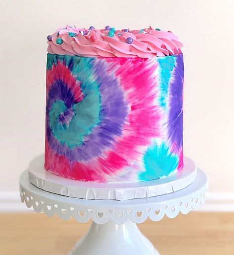 Southern Sprinkles Cakery on Instagram: “Tie dye...all day every day!! 💜💙💗🤩 Anyone else obsessed with the tie dye trend right now as much as I am?! I love how bright and vibrant…” Tye Dye Birthday Cake, Tie Dye Cakes Birthdays, Tie Dye Birthday Cookies Decorated, Tie Dye Cake Frosting, Birthday Cake Tie Dye, Tye Dye Cake, Tie Dye Birthday Party, Red Birthday Cakes, Tie Dye Birthday