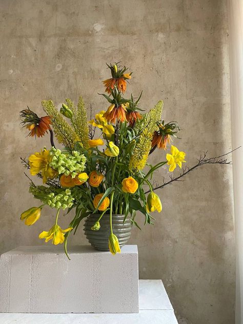 Orange Yellow Green Flower Arrangement, Red Yellow Green Flower Arrangements, Wild Floral Arrangements, Yellow Flower Arrangements, Tall Floral Arrangements, Tropical Flower Arrangements, Cut Flower Farm, Flower Games, Orange Bouquets